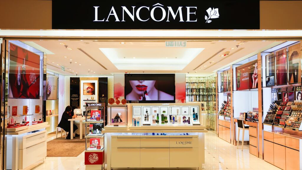 Працівник на склад косметики та парфумів LANCÔME — 2