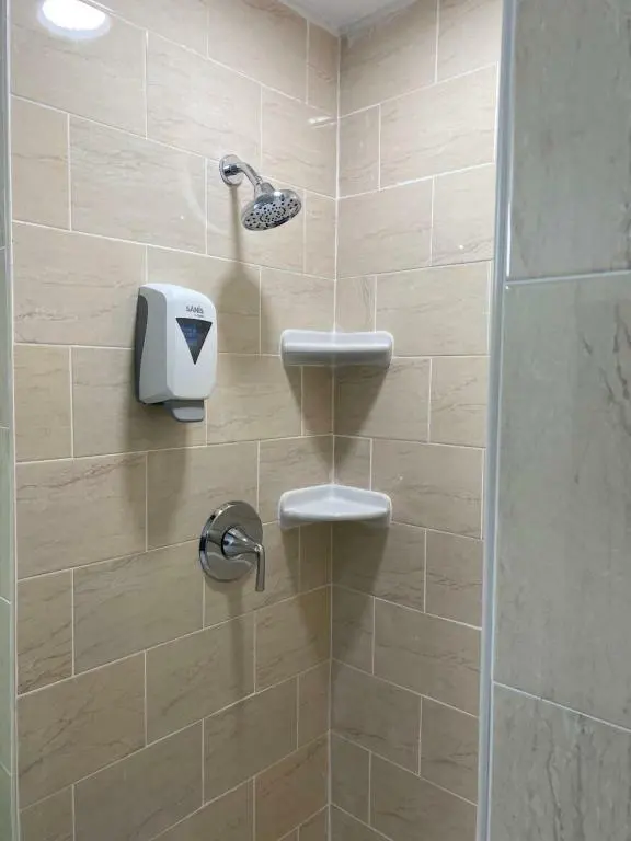 Душова кабіна в котеджі