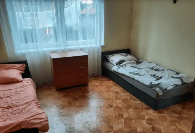 Комната на двоих с комодом