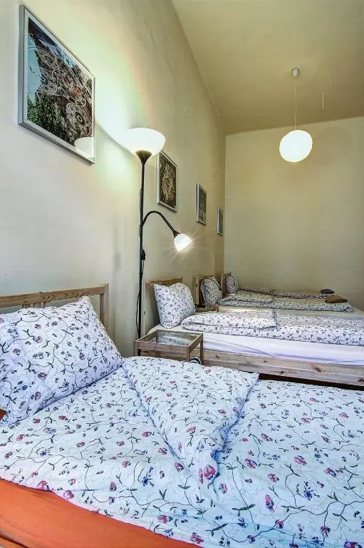 Кімната з кількома ліжками
